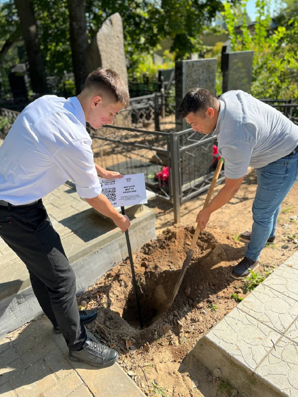 «Цифровая звезда» появилась у могилы жертв фашизма на еврейском кладбище в Могилеве